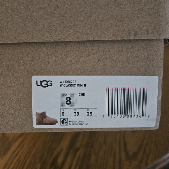 Size 8 uggs - Picture 2 of 4